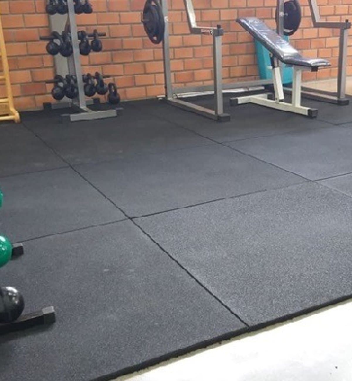 Reposição de peças e manutenção de equipamento de academia FitTec
