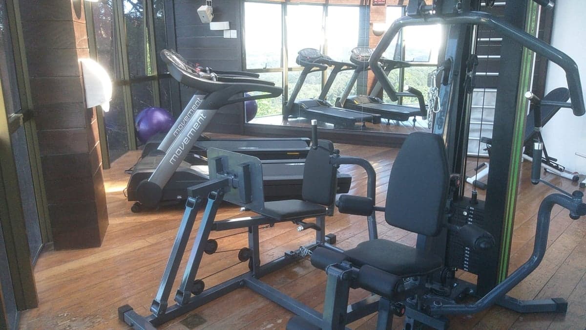 Sala de fitness profissional executada pela FitTec Gym